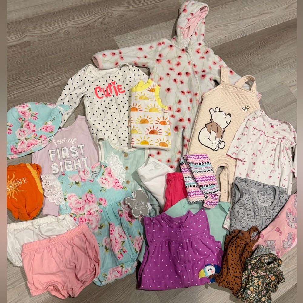 Baby girl 6-9M Clothing Bundle